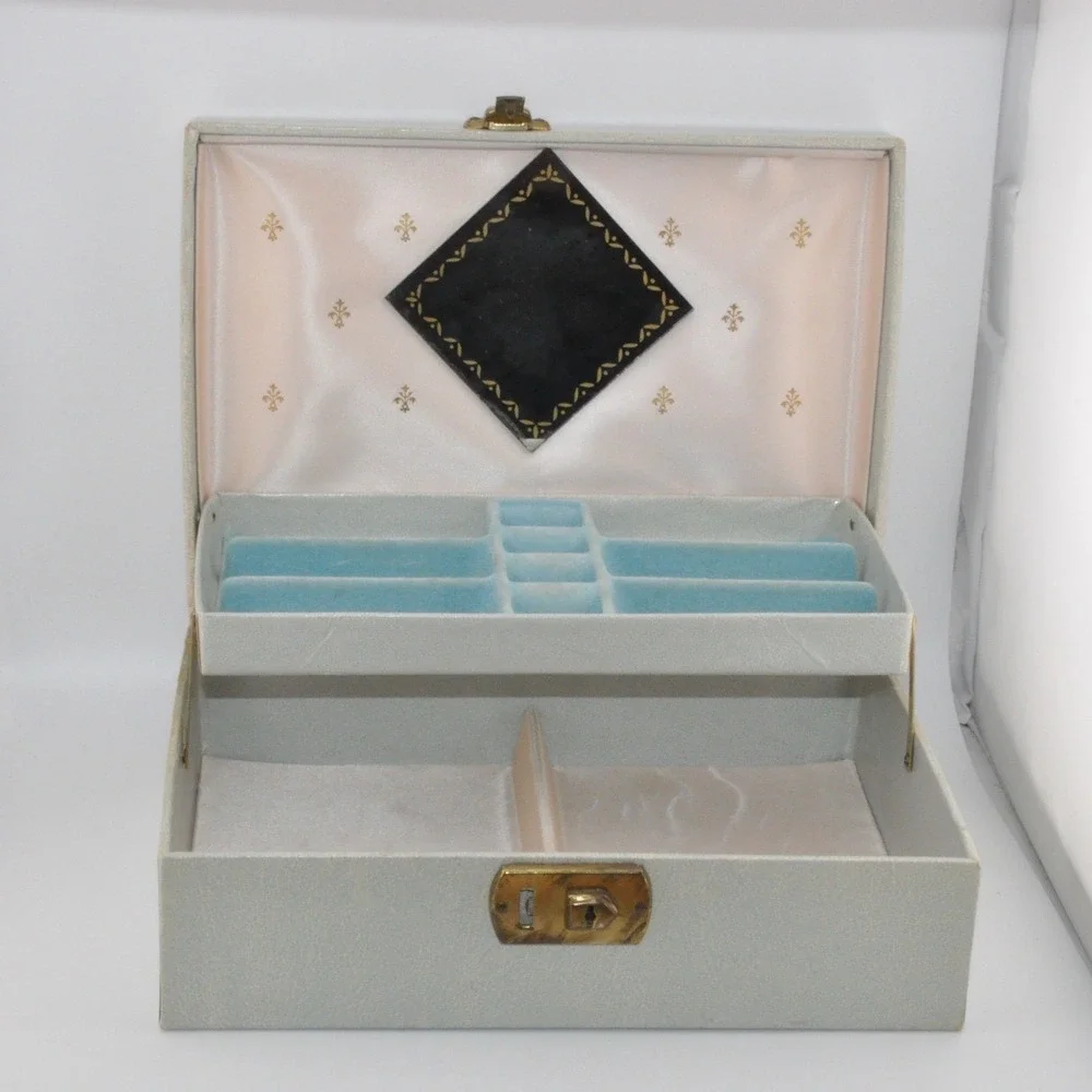 N/A vintage jewelry